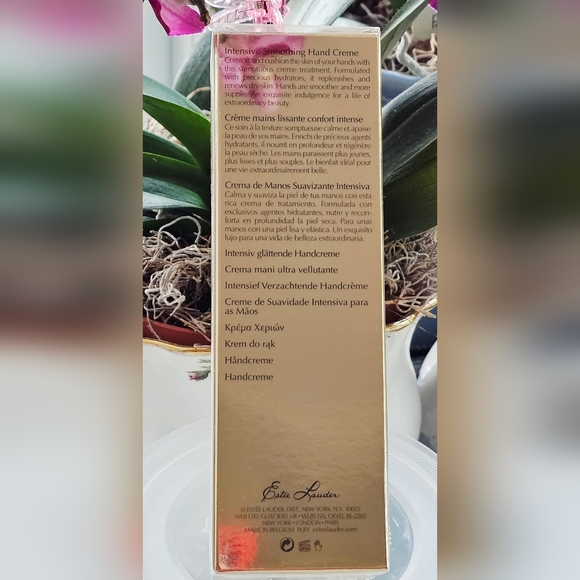 Estee Lauder Re-Nutriv Intensive Smoothing Hand Creme - Picture 5 of 8